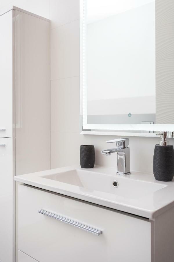קרקוב Mogilska Tower Apartments Near Tauron Arena By Inpoint - Free Underground Parking מראה חיצוני תמונה